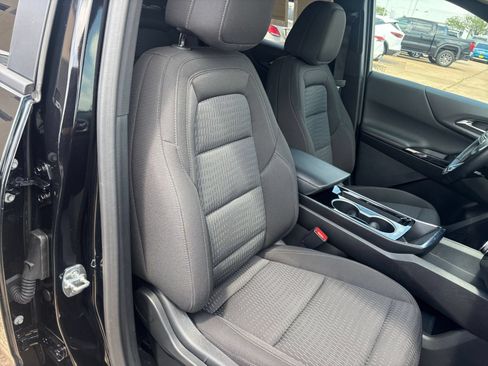 Used 2025 Chevrolet Equinox LT FWD image 37