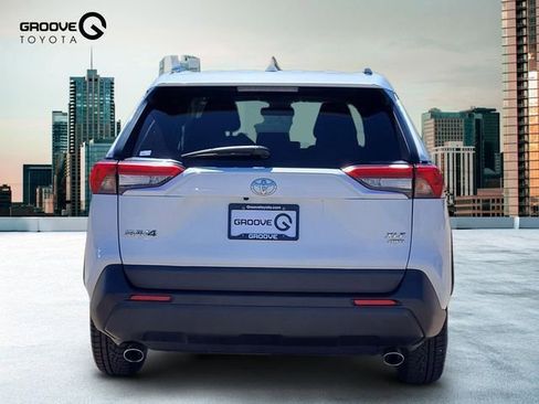 Used 2024 Toyota RAV4 XLE w/ Convenience Package image 5