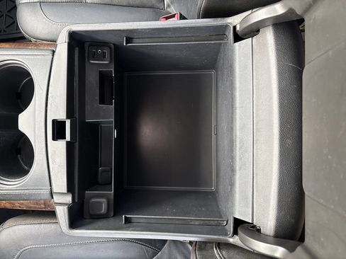 Used 2017 Chevrolet Suburban LT AWD/4WD image 28