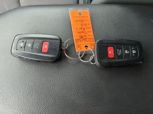 Used 2019 Toyota RAV4 XLE w/ Convenience Package FWD image 27