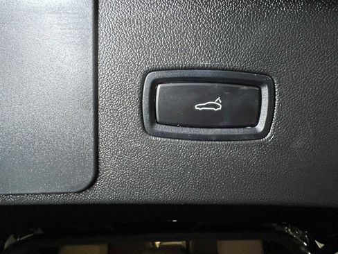 Used 2023 Porsche Cayenne image 17