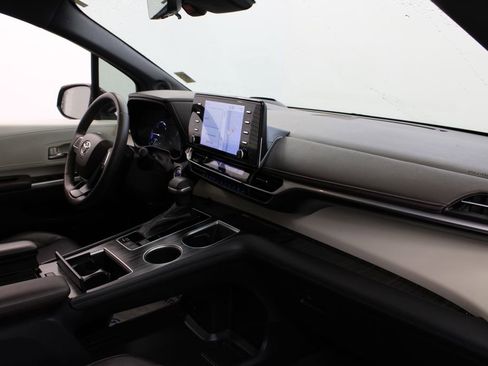 Used 2022 Toyota Sienna Platinum image 28