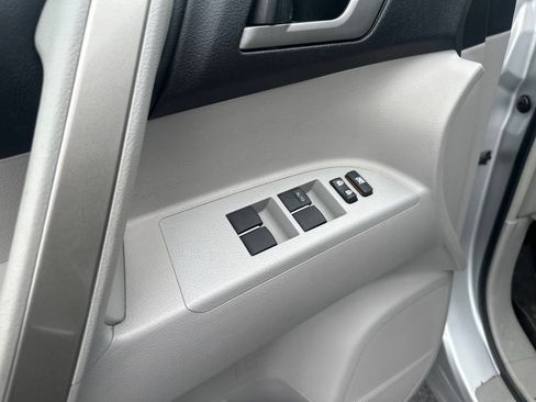 Used 2013 Toyota Highlander SE AWD/4WD image 17