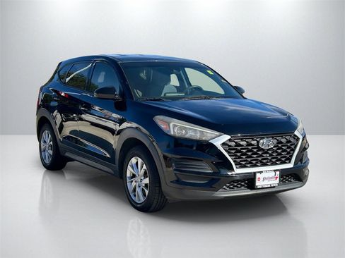 Used 2019 Hyundai Tucson SE image 3