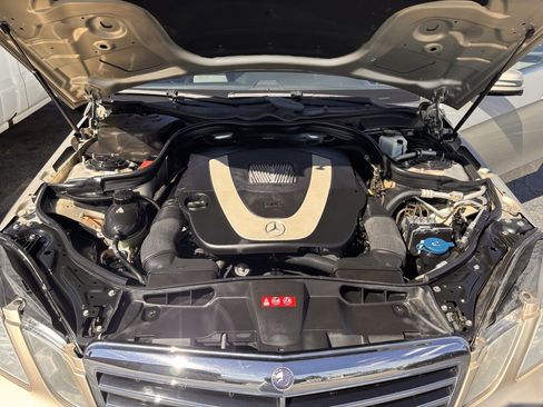 Used 2010 Mercedes-Benz E 350 Sedan image 38