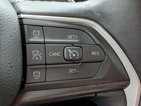 Used 2022 Jeep Grand Cherokee Limited image 30