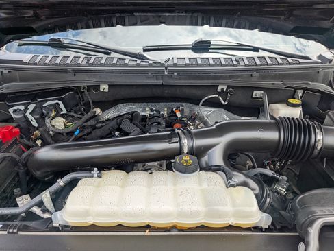 Used 2024 Ford Expedition XLT AWD/4WD image 34