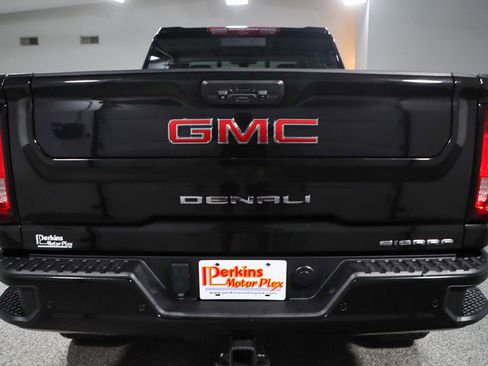 Used 2023 GMC Sierra 2500 Denali w/ Denali Black Diamond Edition image 9