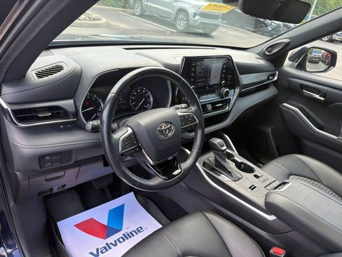 Used 2021 Toyota Highlander XSE FWD image 10