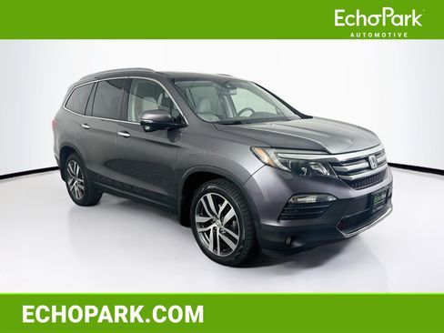 Used 2017 Honda Pilot Touring image 1