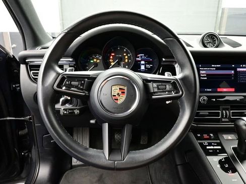 Certified 2023 Porsche Macan AWD/4WD image 8