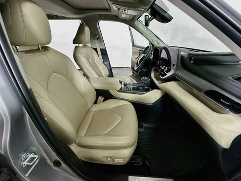 Used 2023 Toyota Highlander Limited AWD/4WD image 12