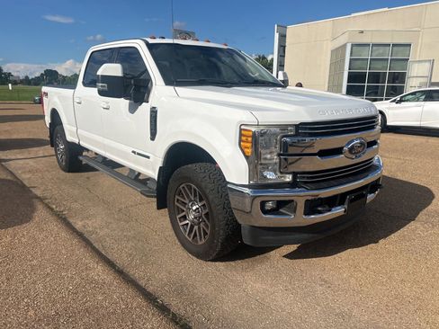 Used 2017 Ford F250 Lariat w/ Lariat Value Package AWD/4WD image 30