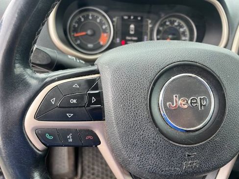 Used 2015 Jeep Cherokee Latitude w/ Comfort/Convenience Group AWD/4WD image 14
