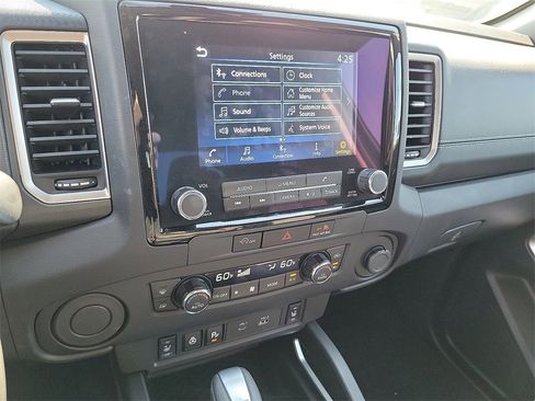 Used 2024 Nissan Frontier SV w/ SV Convenience Package image 8