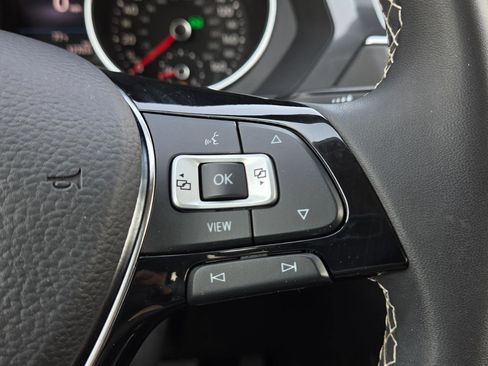 Used 2021 Volkswagen Tiguan SE w/ Panoramic Sunroof Package image 26