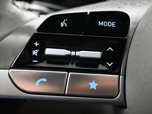 Used 2025 Hyundai Elantra SEL FWD image 23