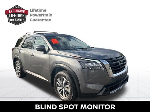 Certified 2025 Nissan Pathfinder SL FWD image 9
