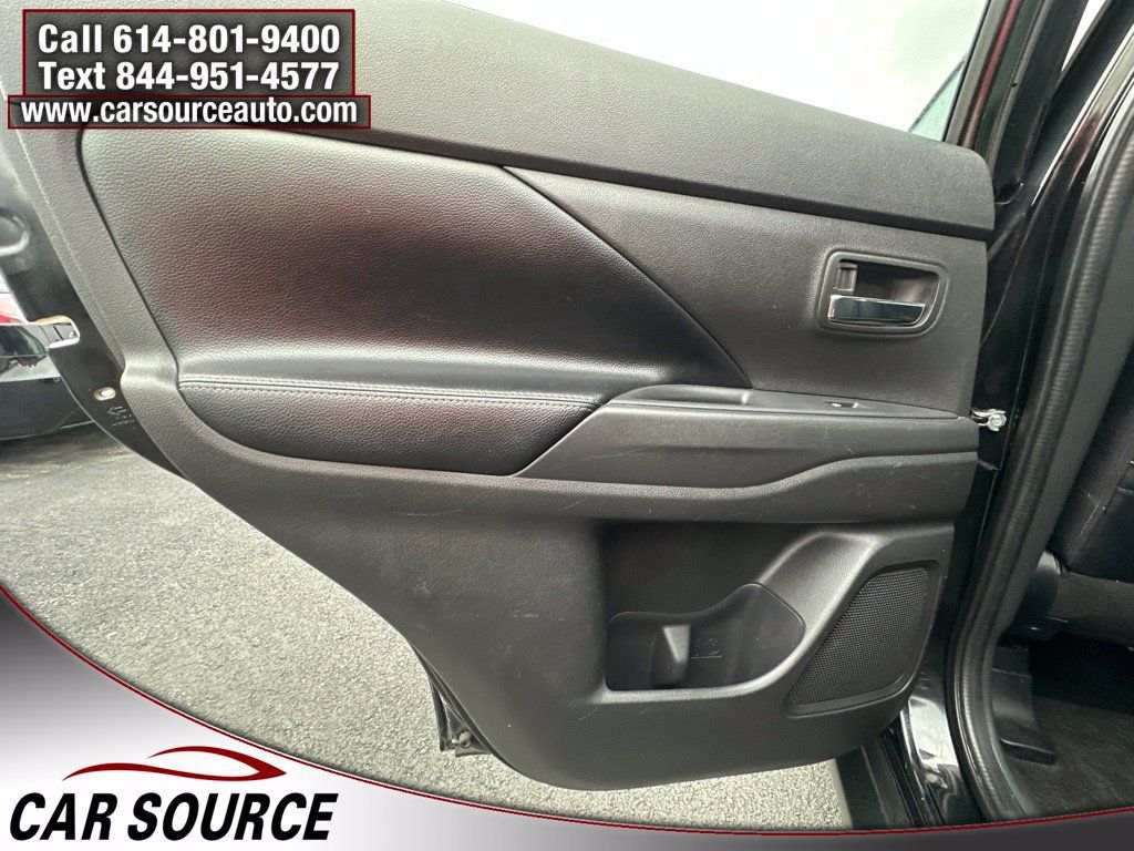 Used 2017 Mitsubishi Outlander SEL FWD image 20