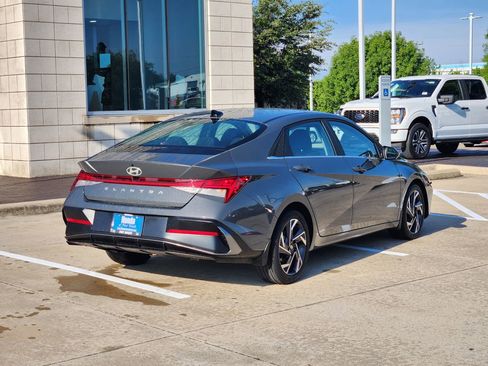 Used 2024 Hyundai Elantra SEL w/ Convenience Package FWD image 5