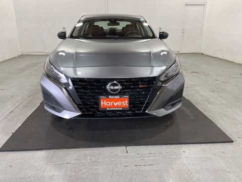 Used 2023 Nissan Altima 2.5 SR FWD image 2