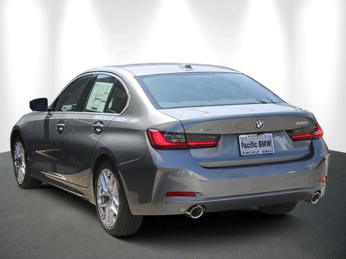 Used 2025 BMW 330i xDrive Sedan image 4