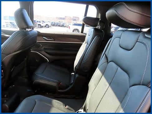 New 2026 Jeep Grand Cherokee L Limited AWD/4WD image 11