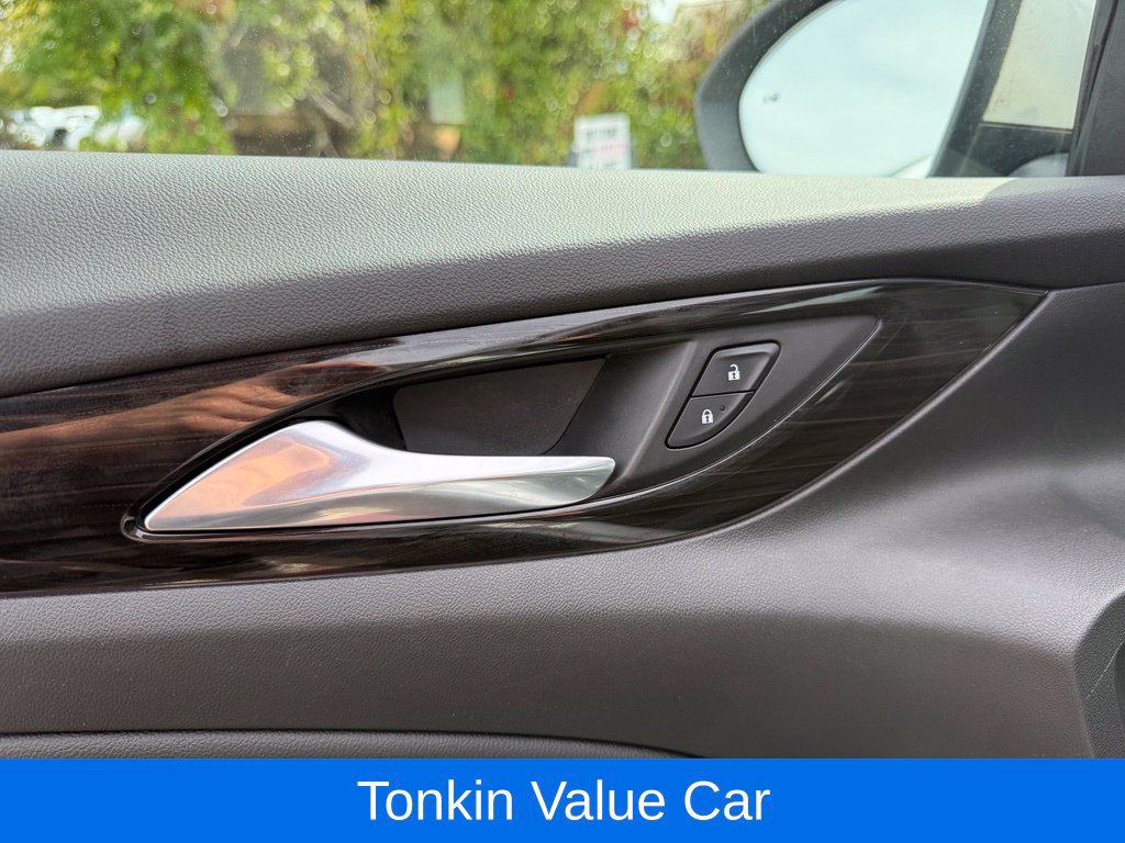 Used 2018 Buick Regal Essence w/ Driver Confidence Package #1 AWD/4WD image 12