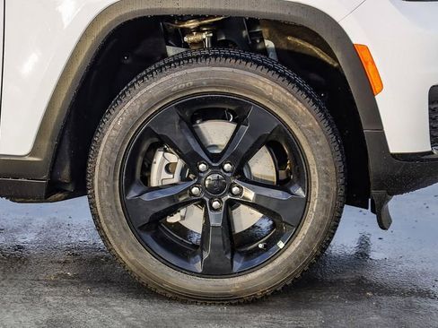 New 2025 Jeep Grand Cherokee L Altitude image 11