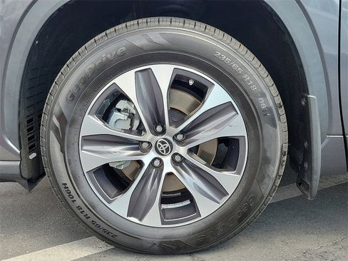 Used 2022 Toyota Highlander XLE image 29