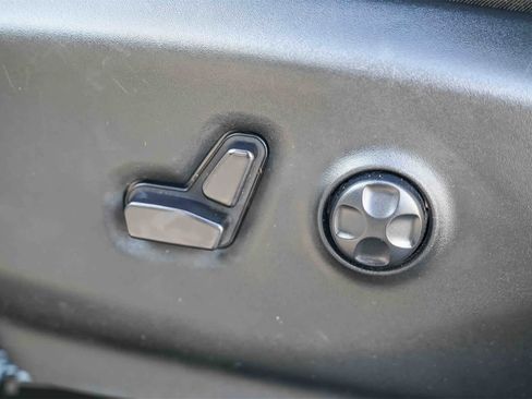 Used 2024 Chrysler Pacifica Touring-L image 20