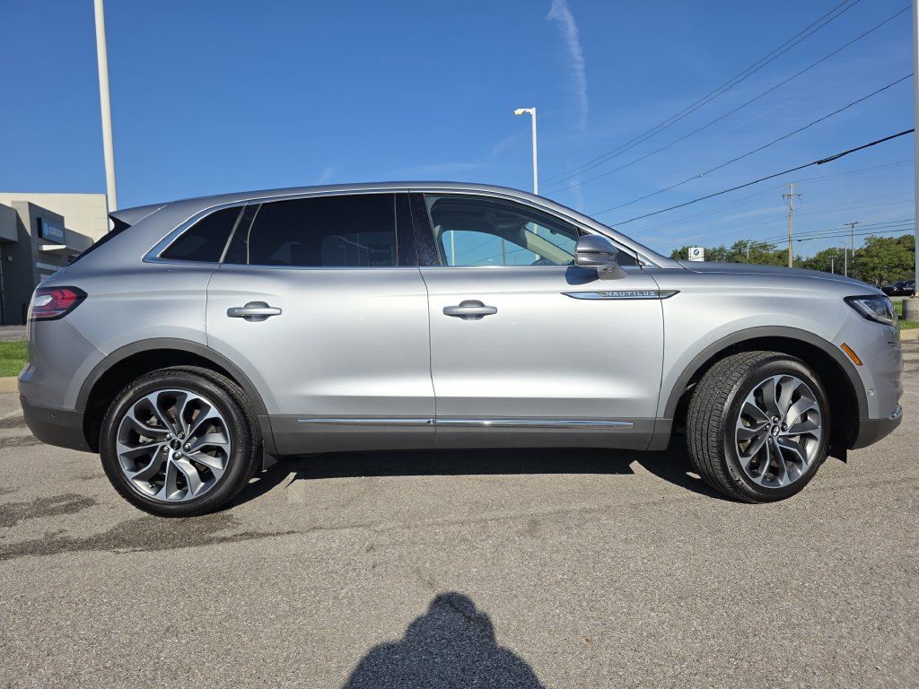 Used 2023 Lincoln Nautilus Reserve w/ Equipment Group 201A AWD/4WD image 11