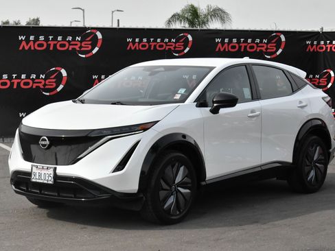 Used 2023 Nissan Ariya AWD image 3