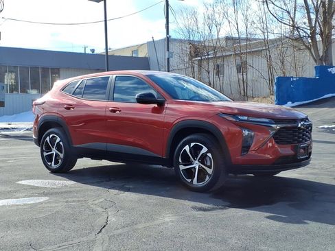Used 2024 Chevrolet Trax RS w/ Sunroof Package image 1