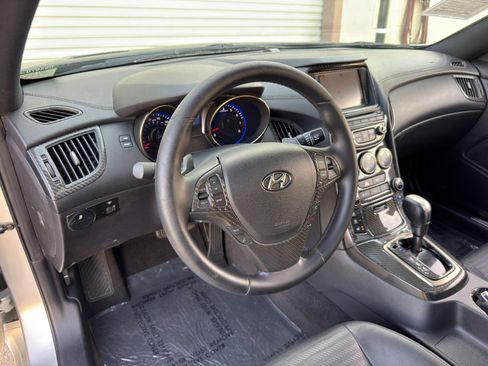 Used 2013 Hyundai Genesis 3.8 RWD image 12