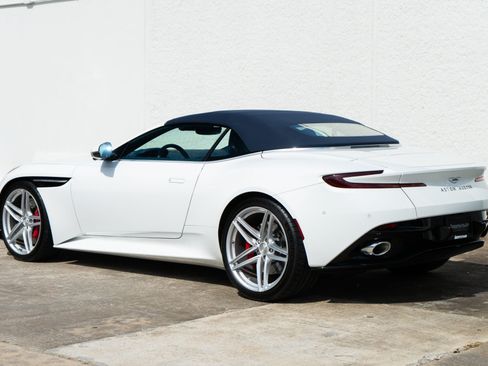Used 2025 Aston Martin DB12 Convertible RWD image 4