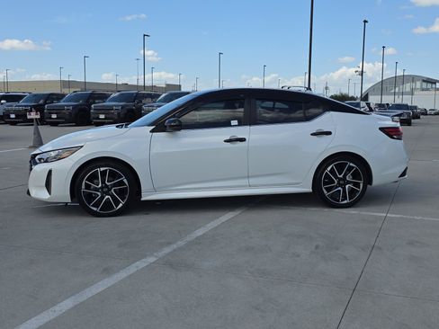 Used 2024 Nissan Sentra SR FWD image 2
