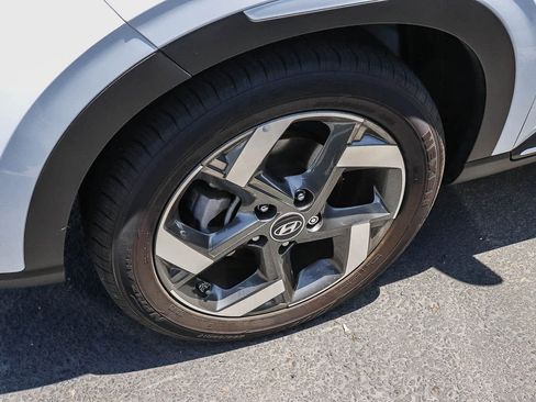 Used 2025 Hyundai Venue Limited FWD image 7