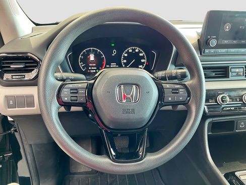 Used 2023 Honda Pilot LX image 11