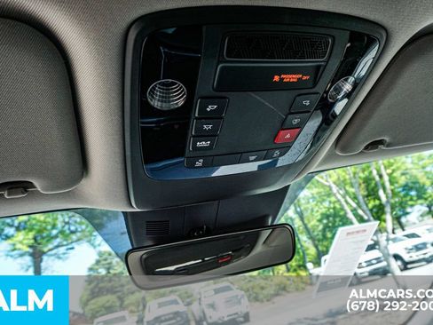 Used 2025 Kia Carnival FWD image 34
