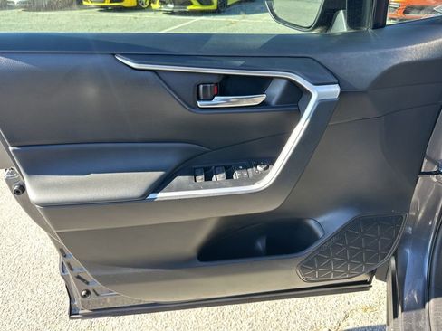 Used 2022 Toyota RAV4 XLE image 24