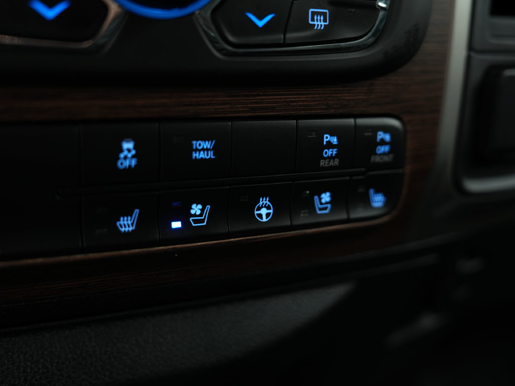 Used 2018 RAM 1500 Laramie w/ Convenience Group AWD/4WD image 21
