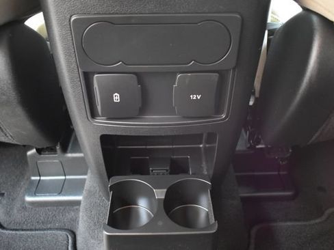Used 2023 Ford Explorer XLT AWD/4WD image 33