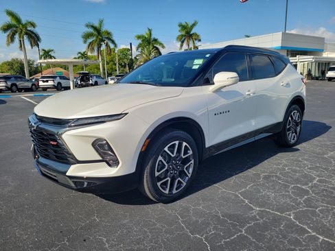 Used 2024 Chevrolet Blazer RS w/ Enhanced Convenience Package FWD image 2