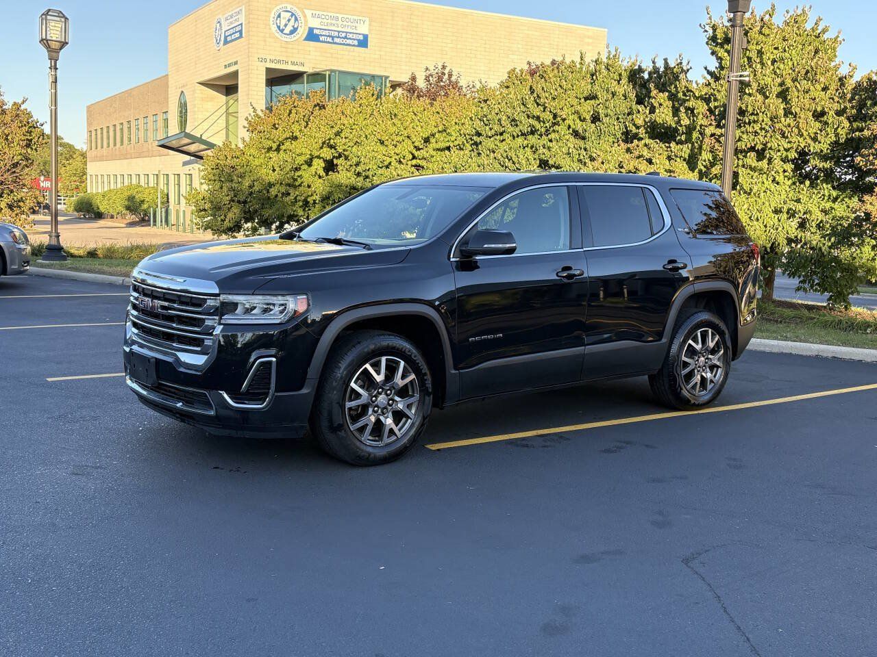 Used 2020 GMC Acadia SLE FWD image 3