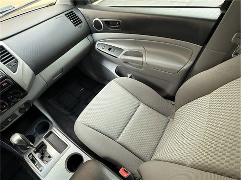 Used 2013 Toyota Tacoma PreRunner image 10