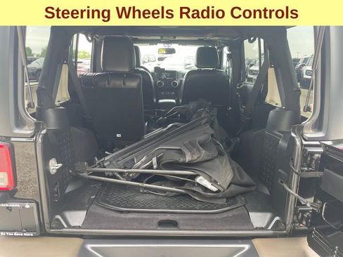 Used 2017 Jeep Wrangler Unlimited Sahara AWD/4WD image 11