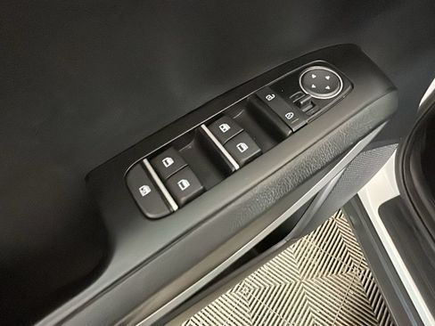 Used 2024 Kia Soul LX FWD image 11