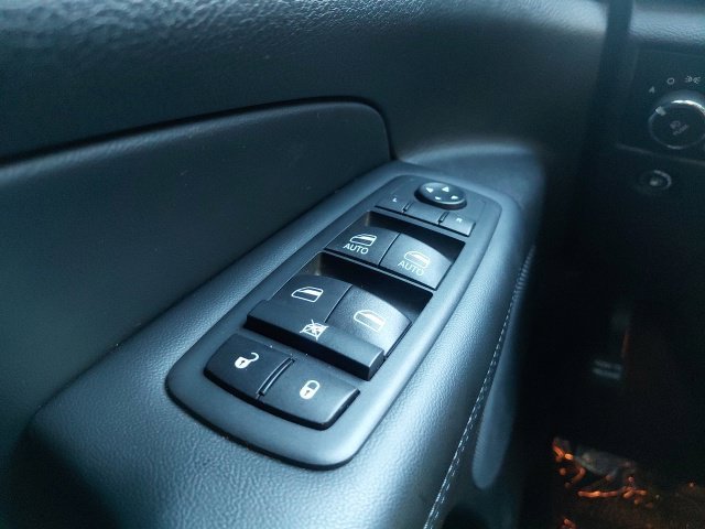 Used 2020 Jeep Grand Cherokee Altitude AWD/4WD image 15