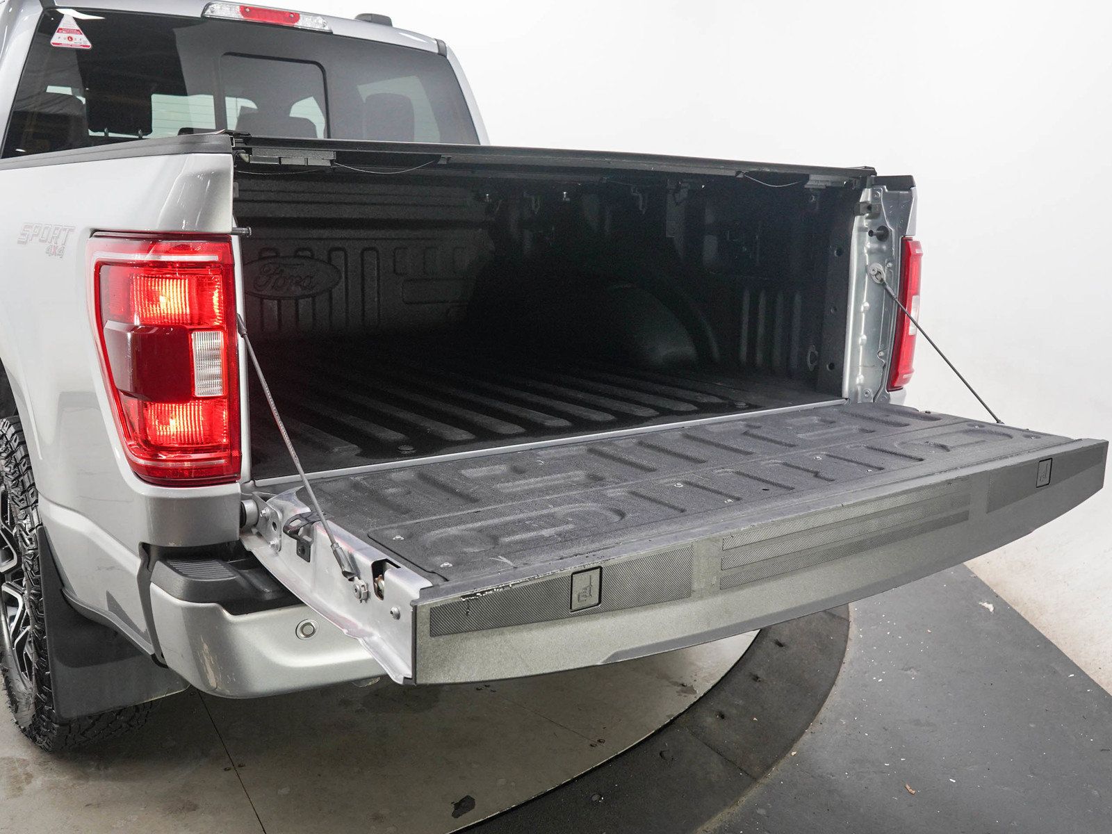 Used 2022 Ford F150 XLT w/ Equipment Group 302A High AWD/4WD image 9
